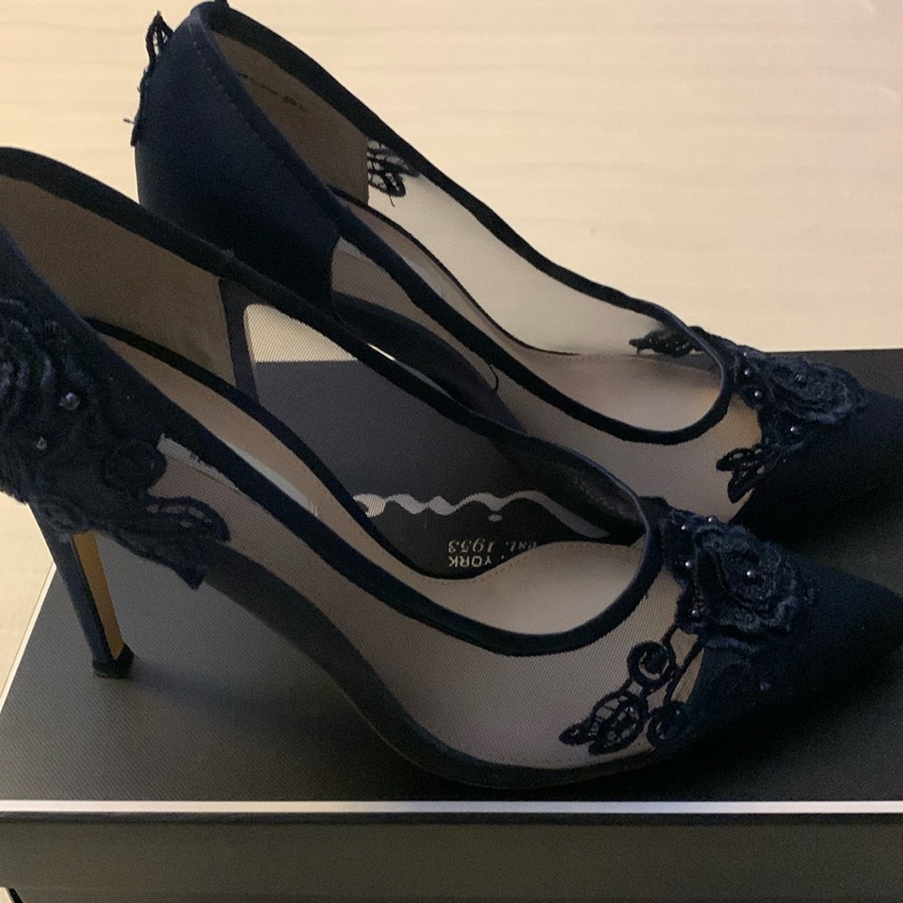 Nina navy size 9 4 in heel ( Donell-YM)